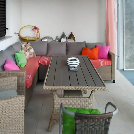 Apartment Amazing In With Kitchen Pula