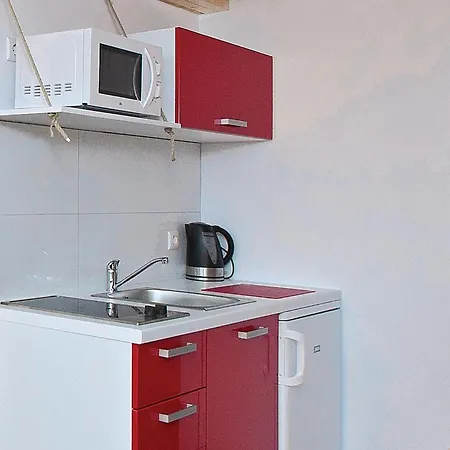 Appartement Amazing In With Kitchen Pula